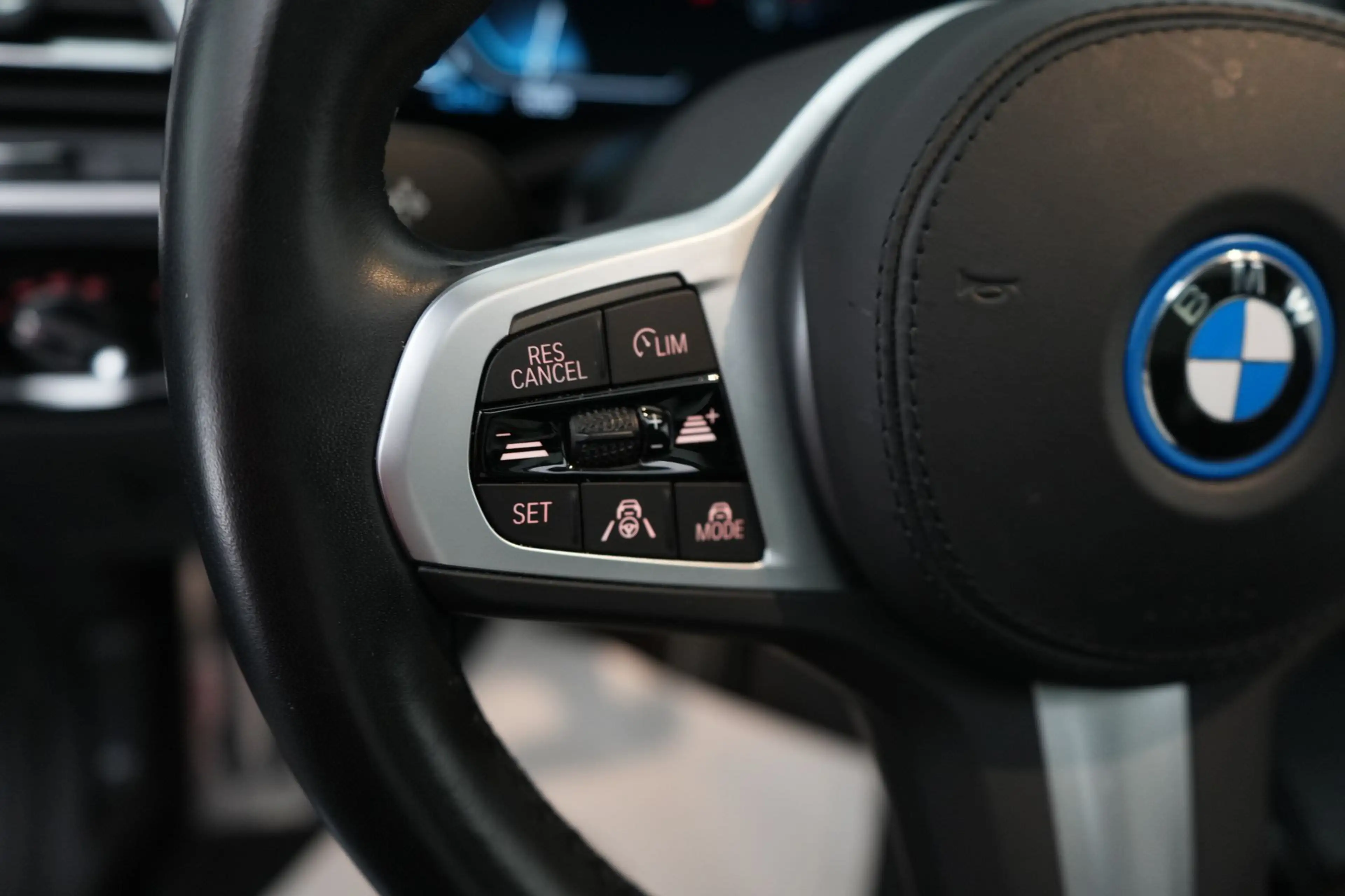 BMW iX3 80 kWh Impressive Dark Shadow LEDER/CUIR Adapt. LE — photo 40