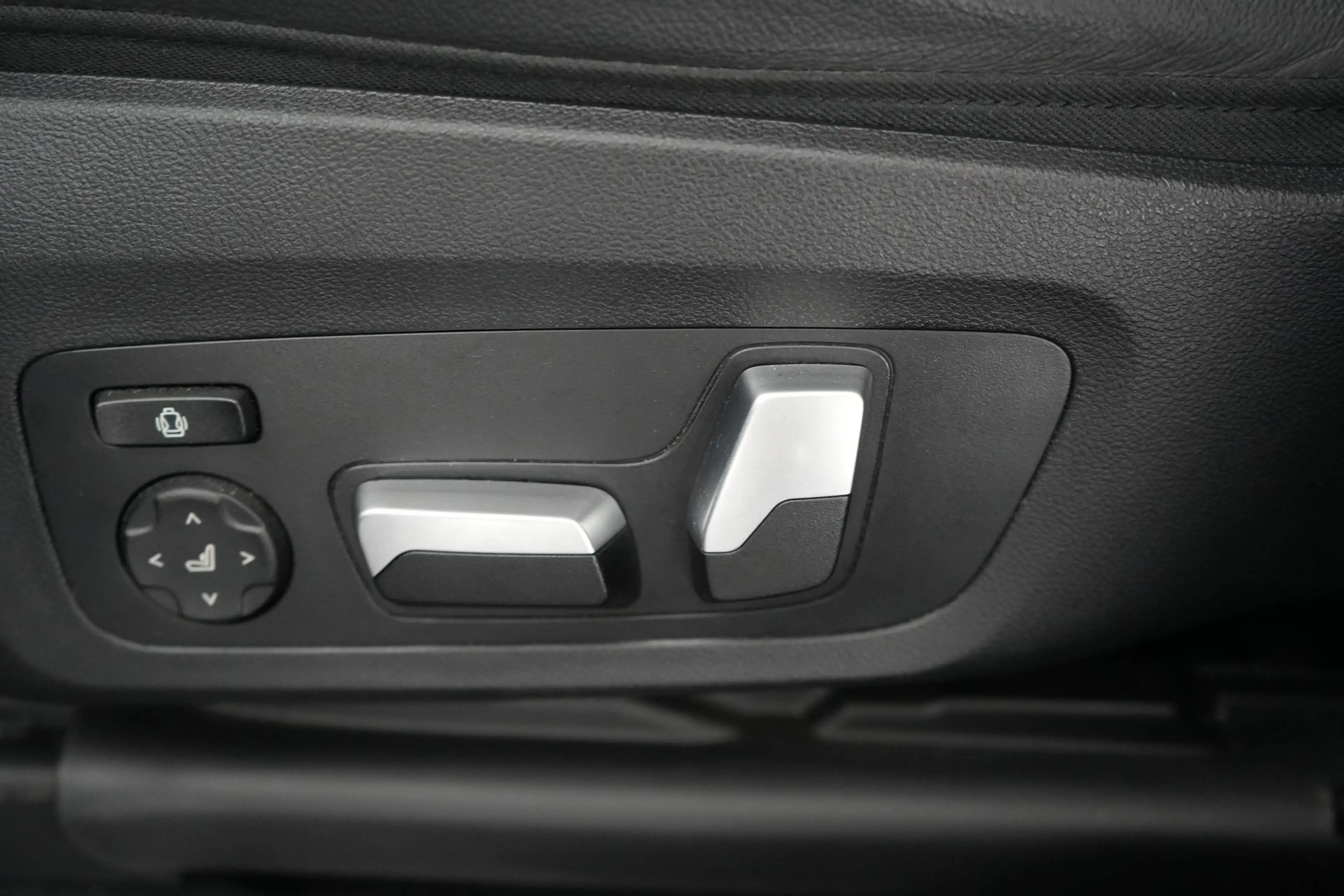 BMW iX3 80 kWh Impressive Dark Shadow LEDER/CUIR Adapt. LE — photo 26