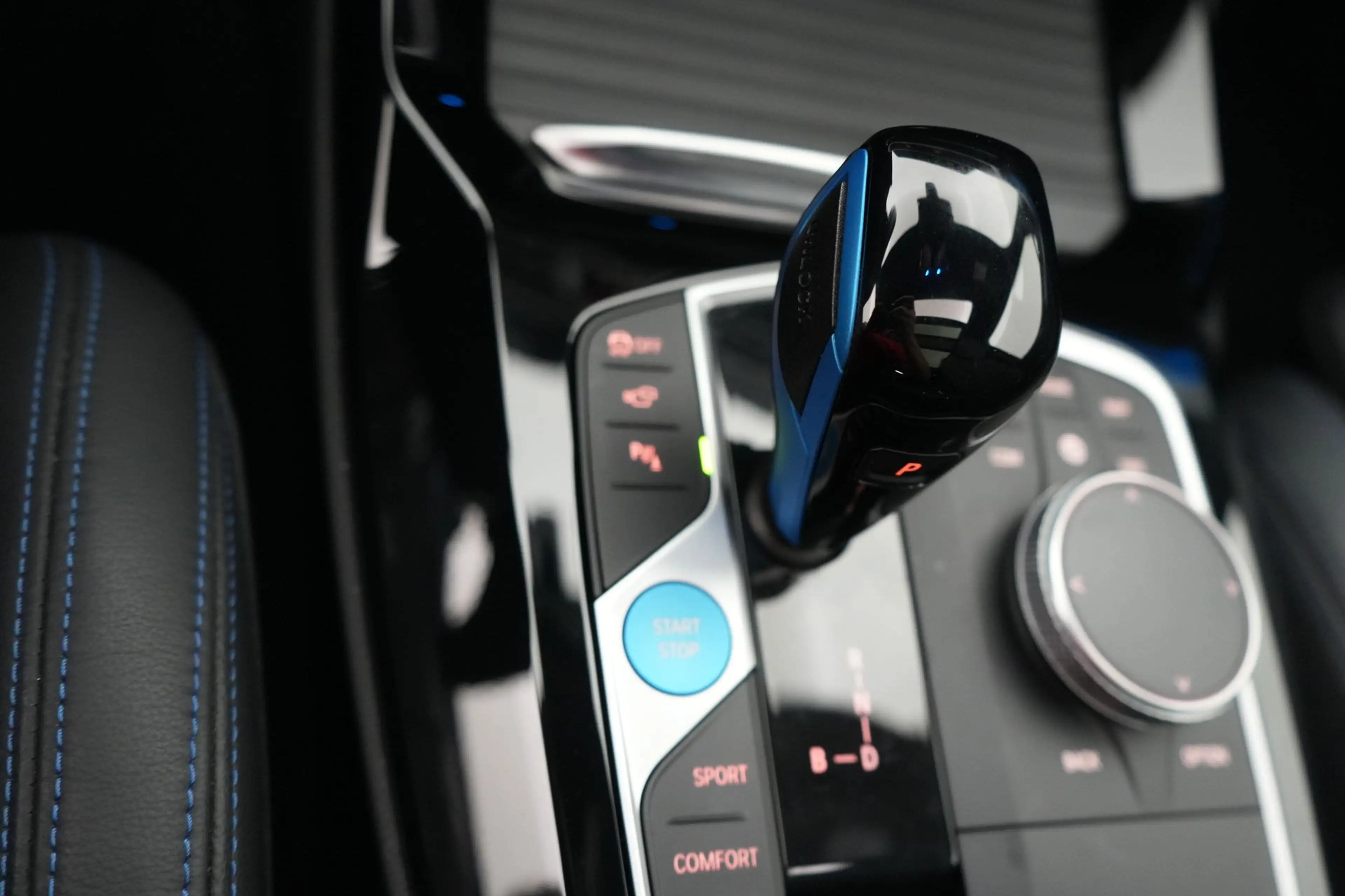 BMW iX3 80 kWh Impressive Dark Shadow LEDER/CUIR Adapt. LE — photo 36