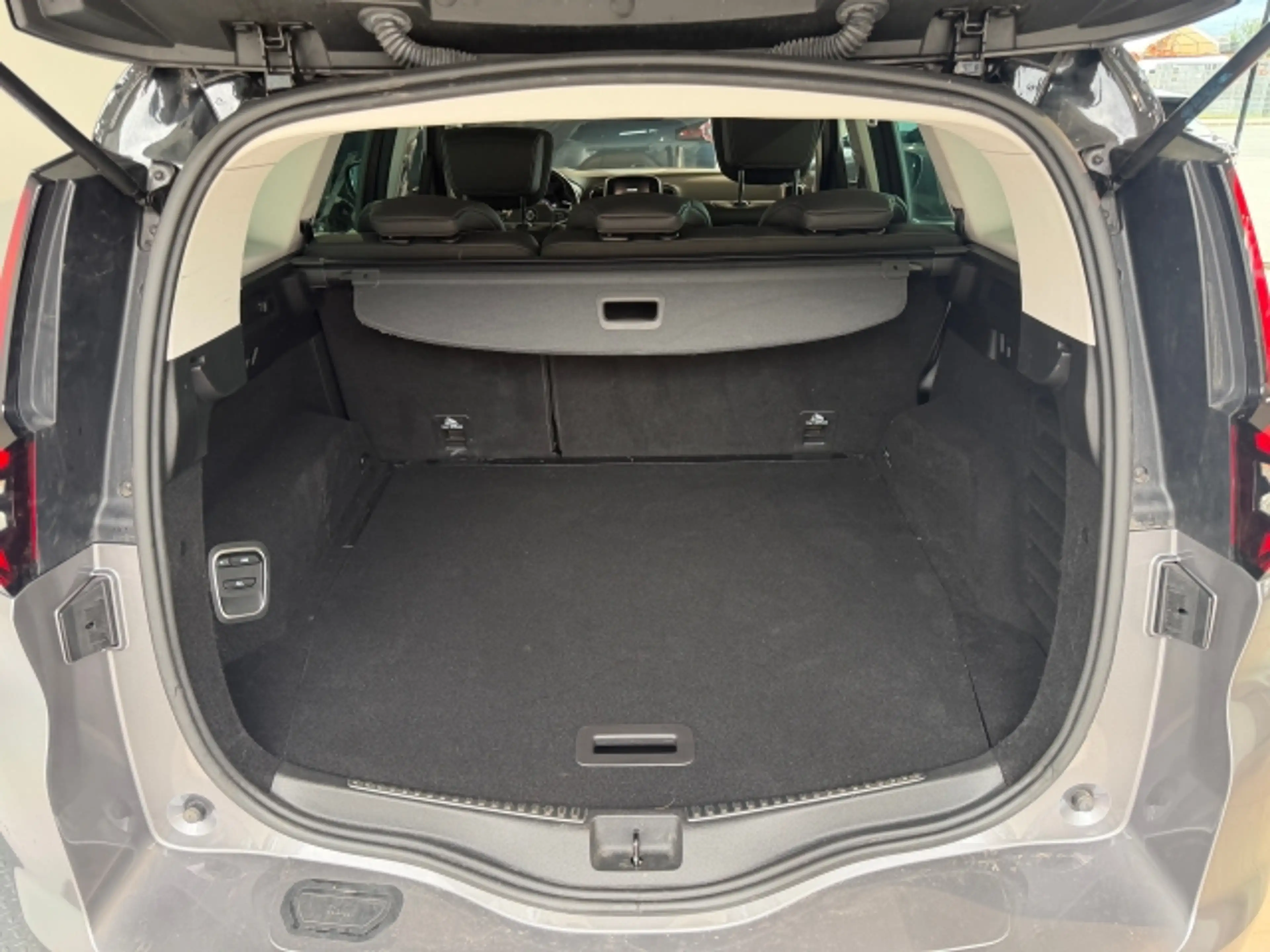 Renault Grand Scenic Gr.ScenicIniti1,7DCI — photo 5