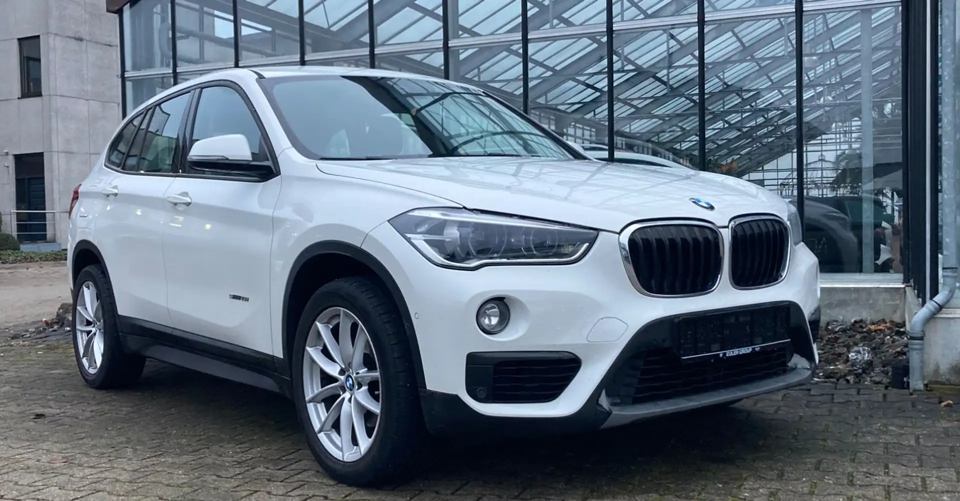 BMW X1 sDrive 18 i Advantage PDC LED Sitzheizung AHK Blanc - 2