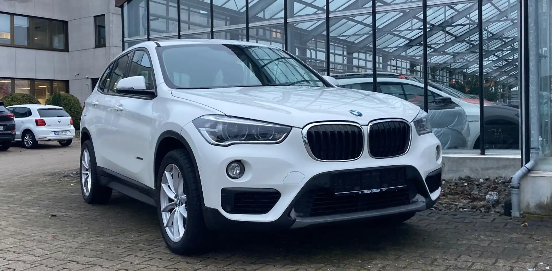 BMW X1 sDrive 18 i Advantage PDC LED Sitzheizung AHK Blanc - 1