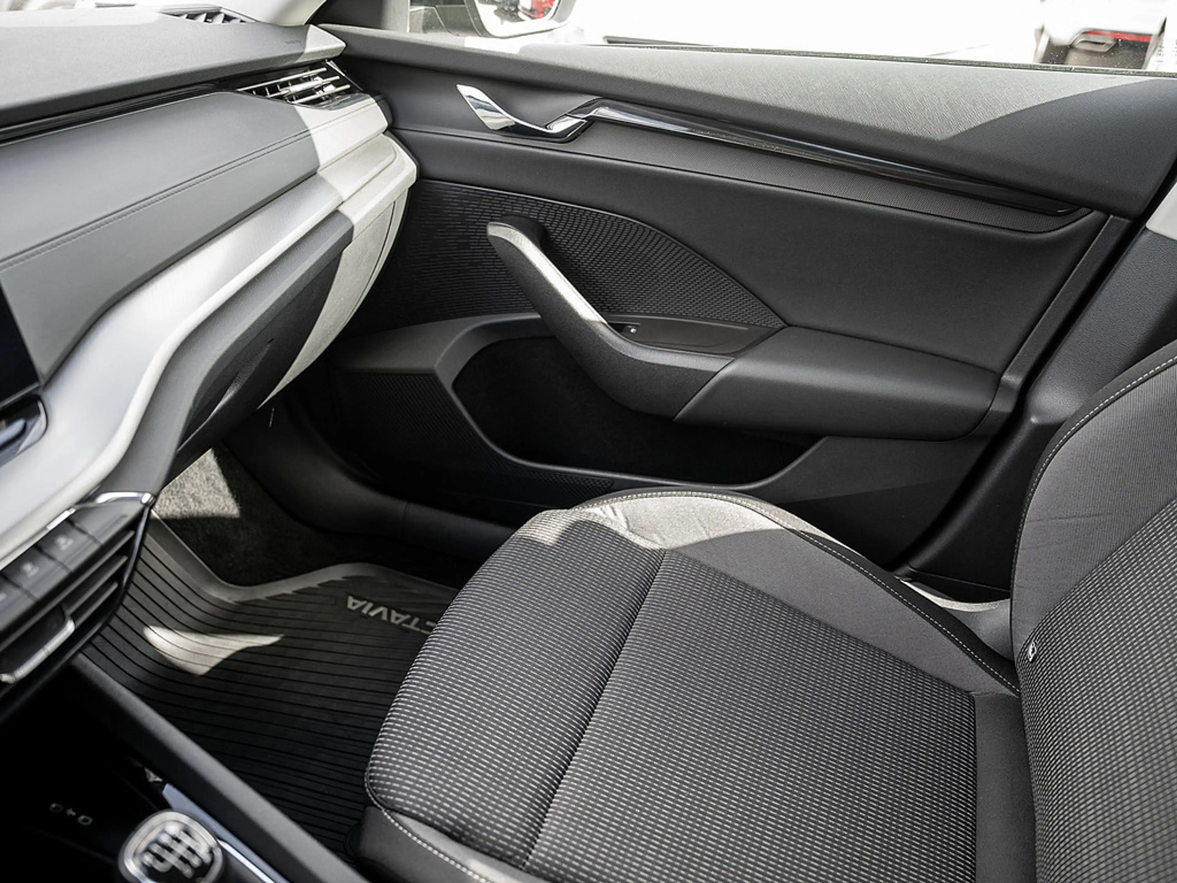 Skoda Octavia Combi 2.0 TDI Ambition AHK LED SHZ — photo 10