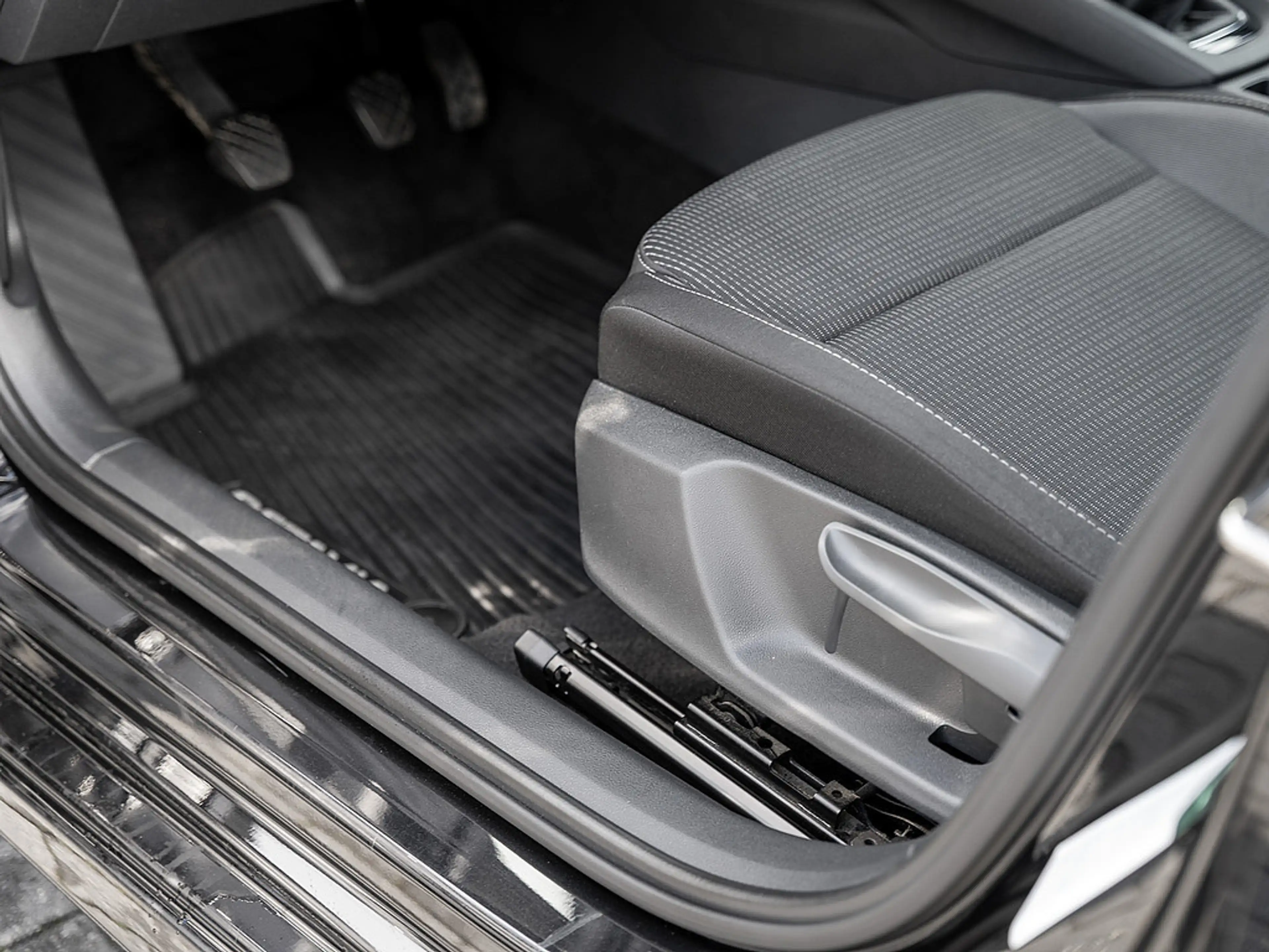 Skoda Octavia Combi 2.0 TDI Ambition AHK LED SHZ — photo 14