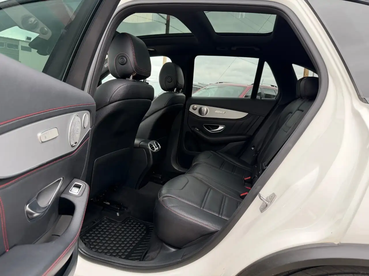 Mercedes-Benz GLC снимка Mercedes-Benz GLC