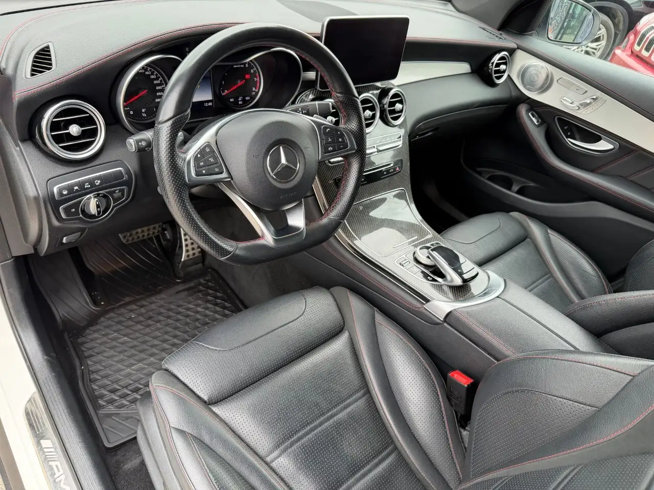 Mercedes-Benz GLC снимка Mercedes-Benz GLC