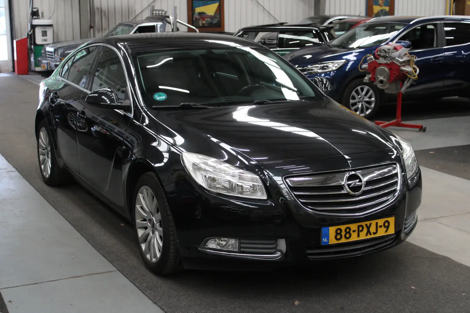 Opel Insignia 1.6 T Edition Airco, Cruise control, Bluetooth Zwart - 2