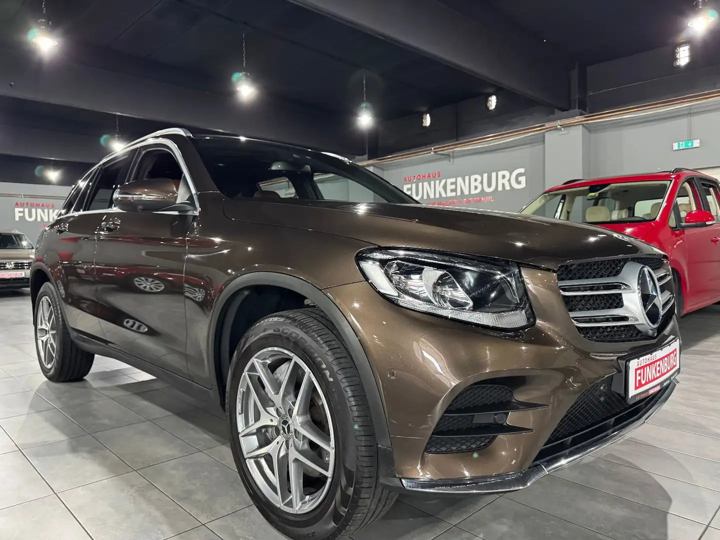 Mercedes-Benz GLC 300 4M AMG/PANO/360°/LEDER/NAVI/AUT/LED/AHK Marrone - 1