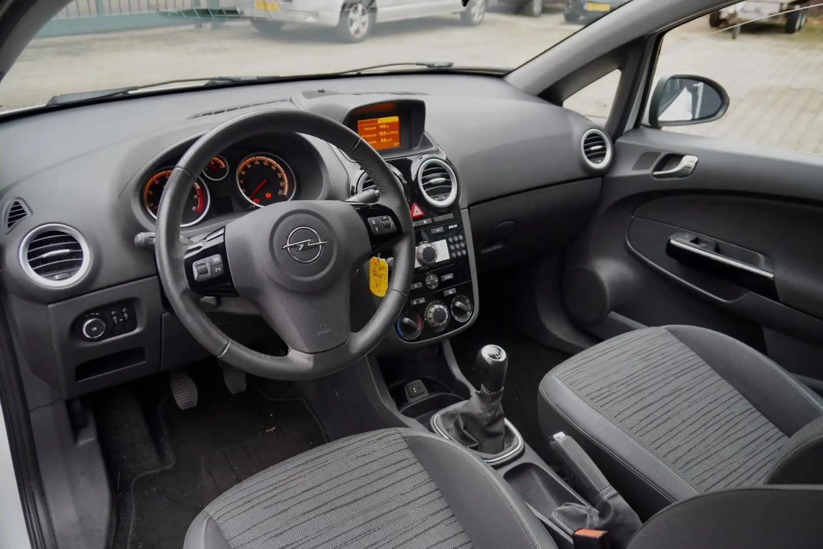 Opel Corsa 1.2-16V Energy LEDER AUX CRUISE AIRCO Weiß - 2