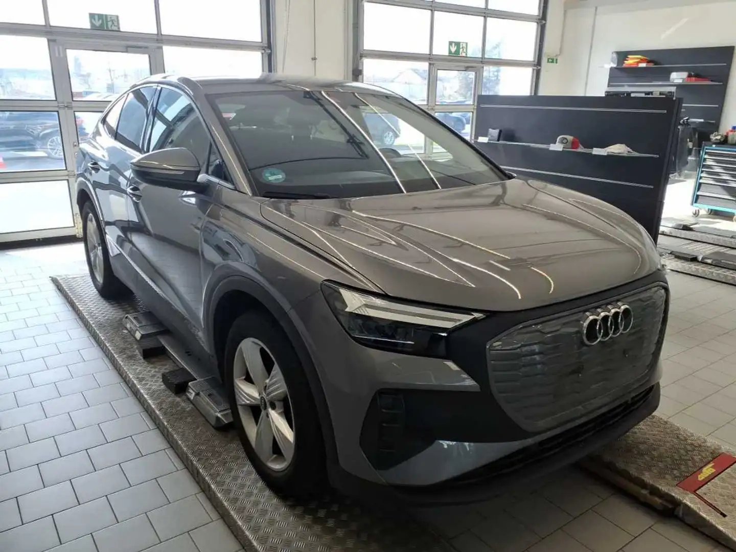Audi Q4 e-tron Sportback 40 *NAVI*LED*KAMERA*VIRTUAL* Grau - 2