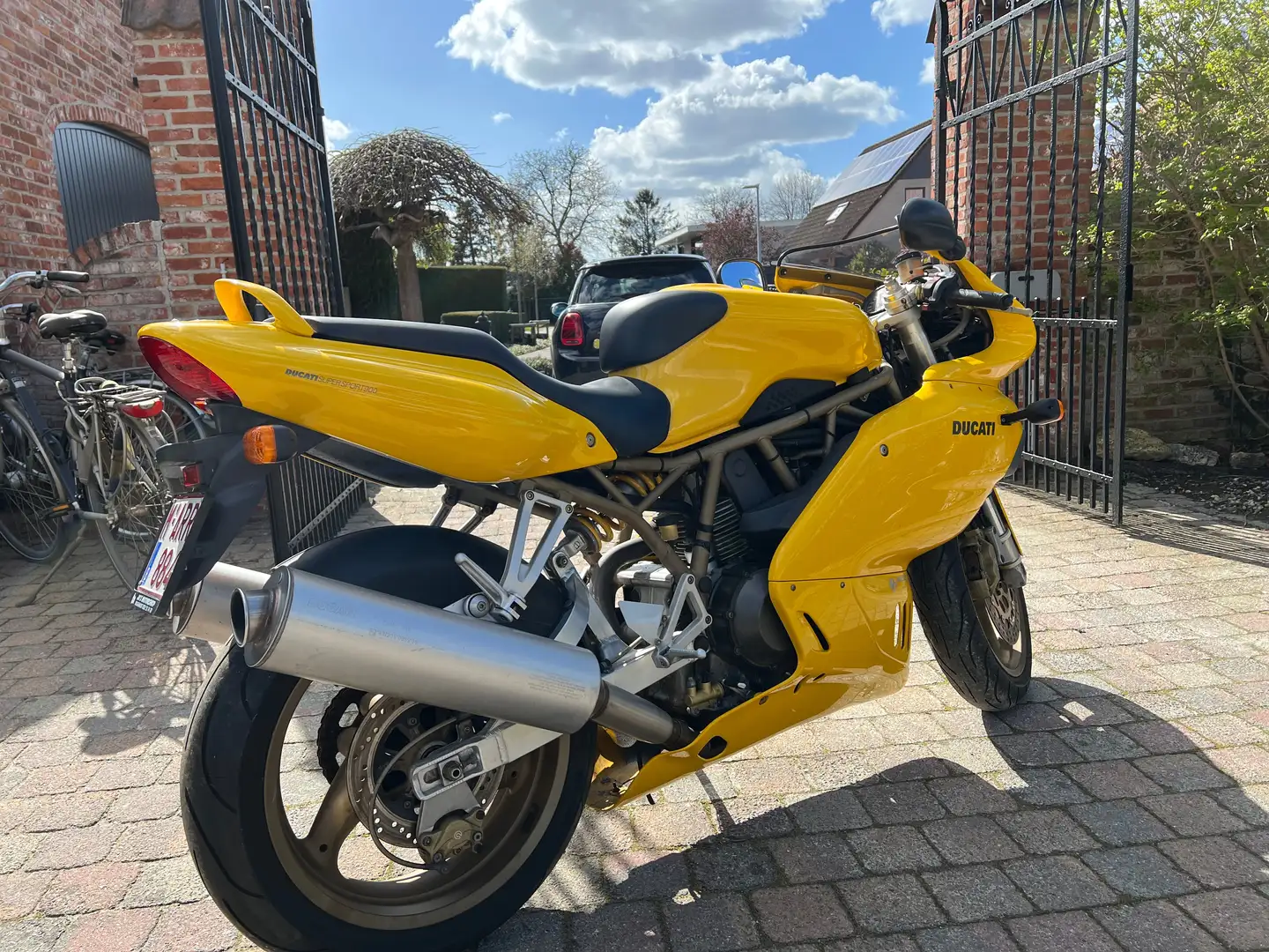 Ducati 900 SS IE Yellow - 2