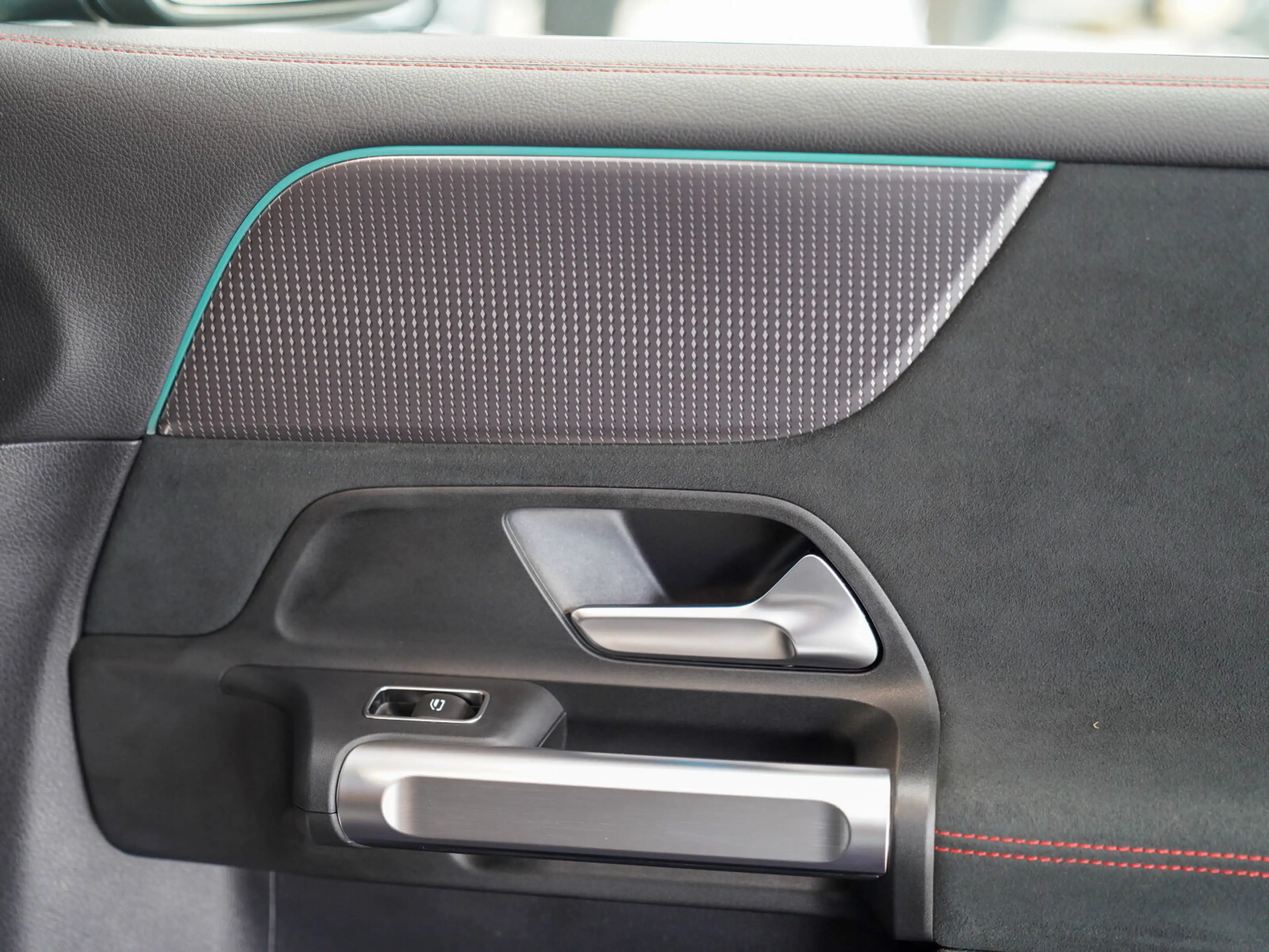 Mercedes-Benz EQB 250 AMG-Line Vielspeichenrad Ambientelicht AMG Line — photo 12