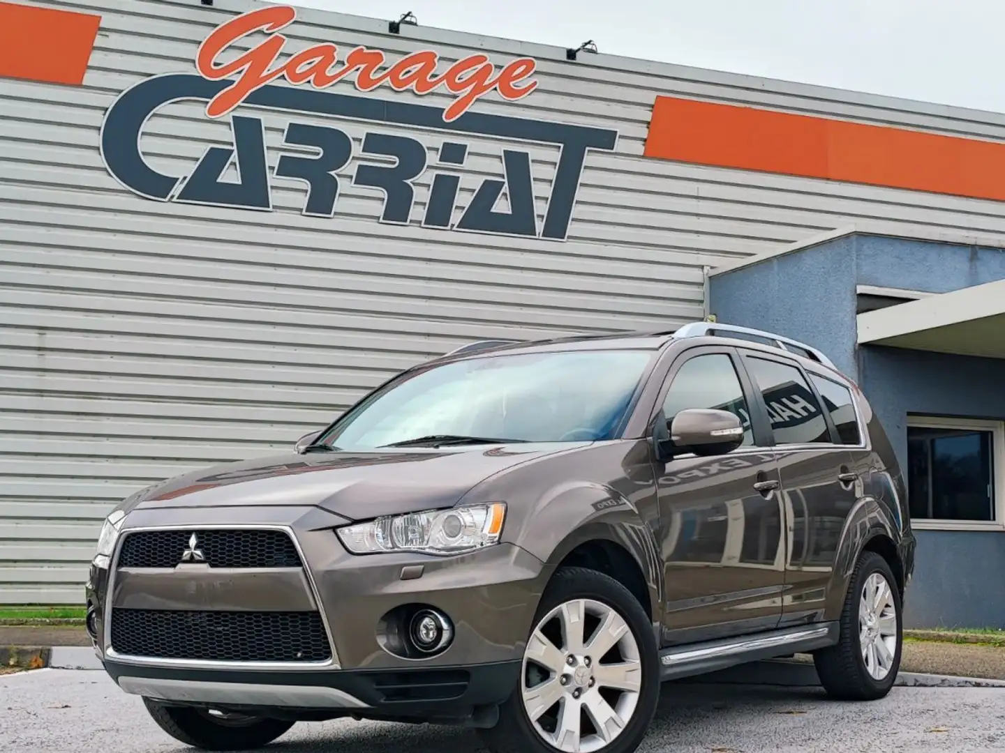 Mitsubishi Outlander 2.2 di-d 156 cv INSTYLE CVT 7 PLACES Gris - 1