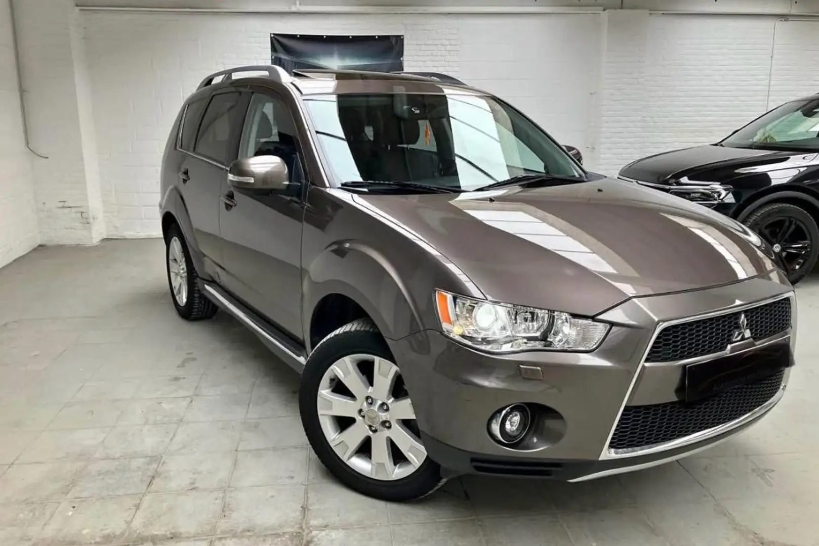 Mitsubishi Outlander 2.2 di-d INSTYLE 2.2 DI-D Instyle CVT Gris - 2