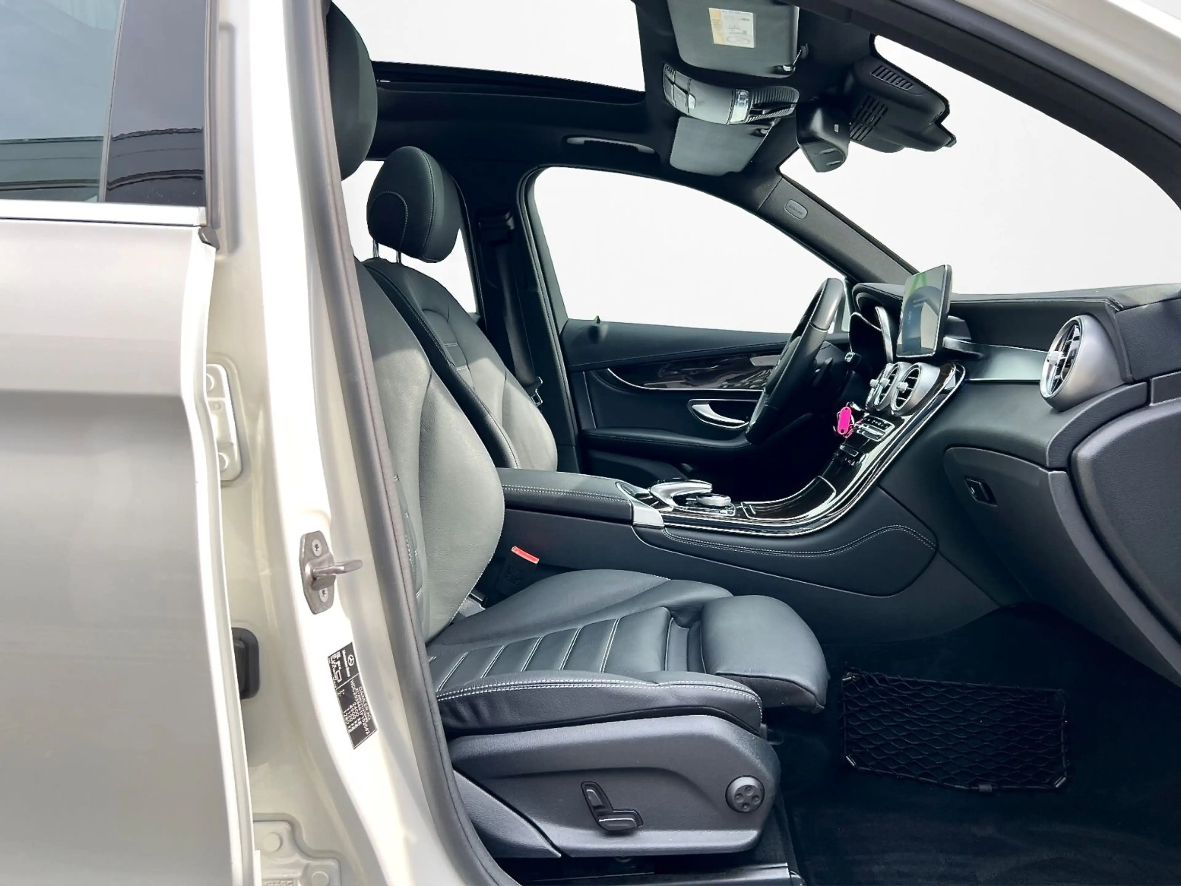 Mercedes-Benz GLC 250 4M*LED*PANORAMA*DISTR*360°*VOLLLEDER* — photo 8