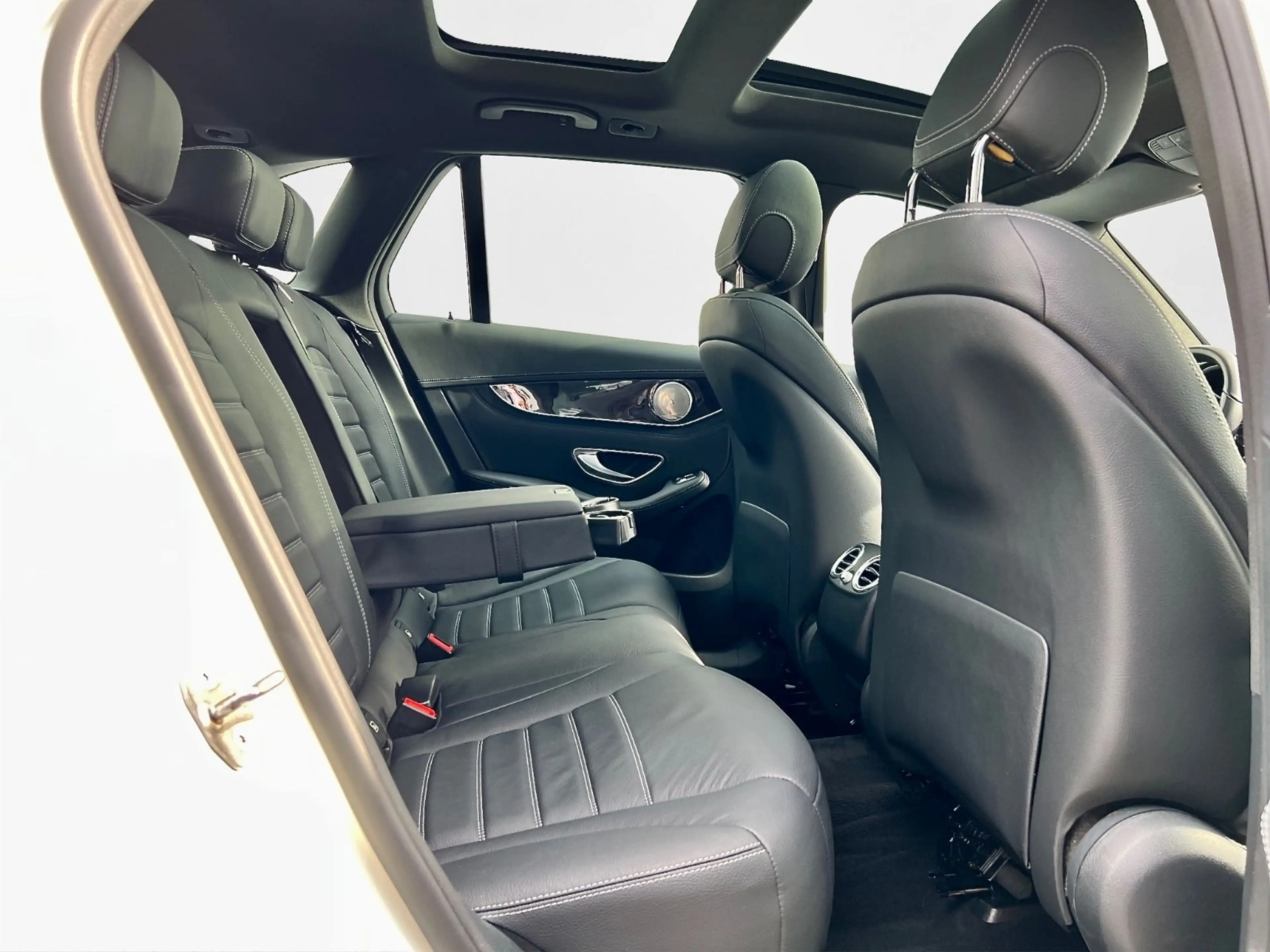 Mercedes-Benz GLC 250 4M*LED*PANORAMA*DISTR*360°*VOLLLEDER* — photo 9
