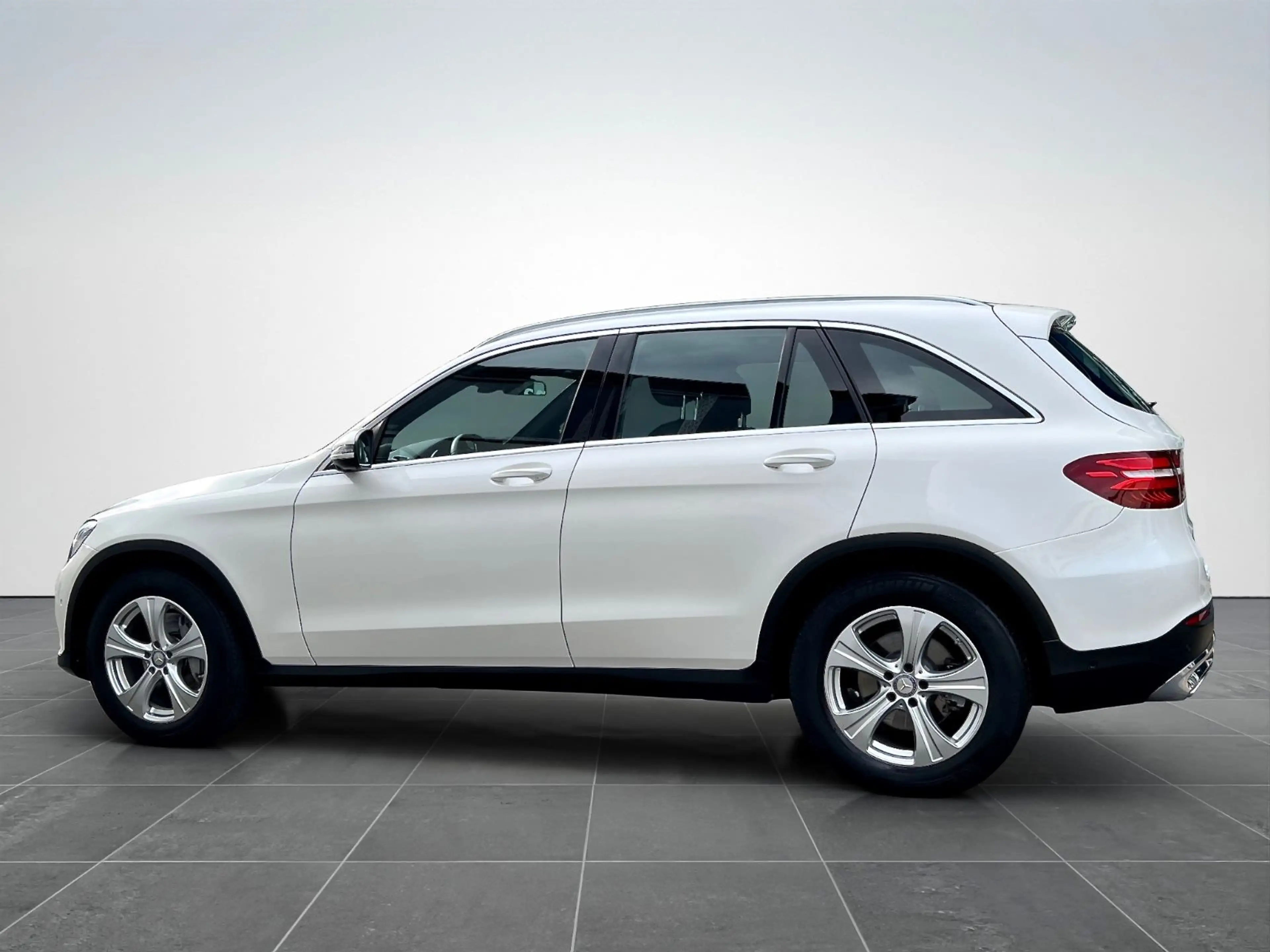 Mercedes-Benz GLC 250 4M*LED*PANORAMA*DISTR*360°*VOLLLEDER* — photo 4