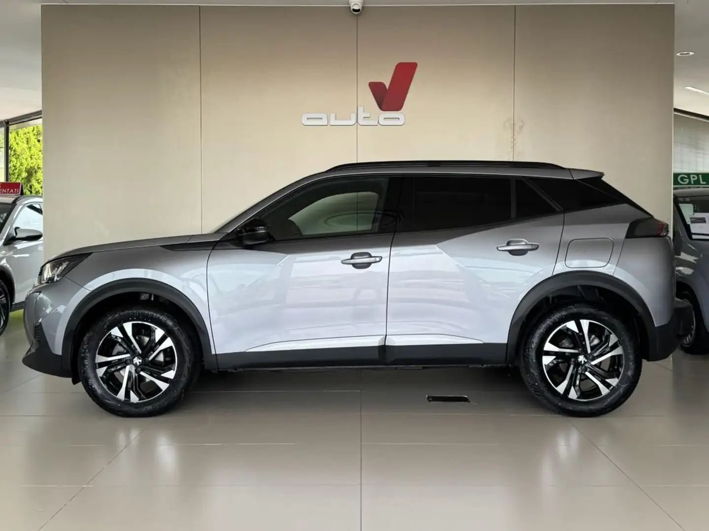 Peugeot 2008 PureTech 100 S&S Allure +SENS +TELE +NAVI Gris - 1