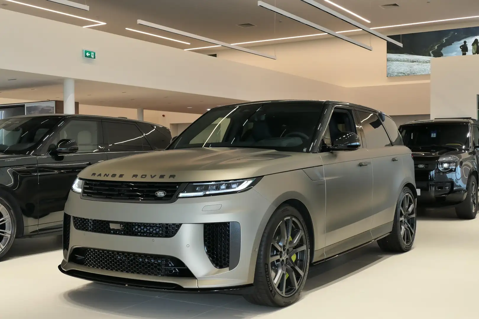Land Rover Range Rover Sport - P635 SV AWD AUT. Vert - 1