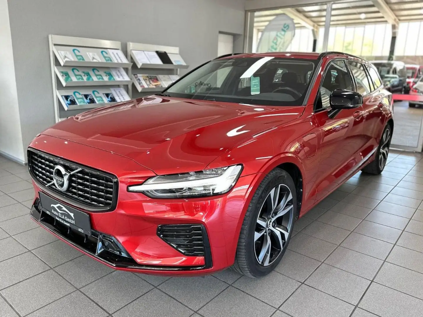 Volvo V60 T6 R Design AWD 1.Hand|AHK|Kamera|Garantie Rot - 1