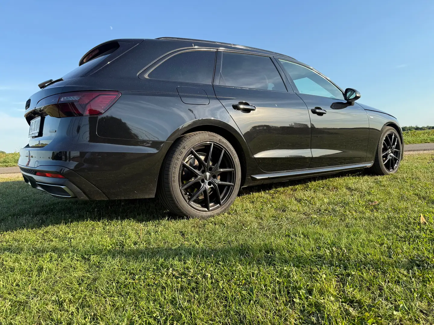 Audi A4 A4 Avant 40 TDI quattro S tronic Schwarz - 1