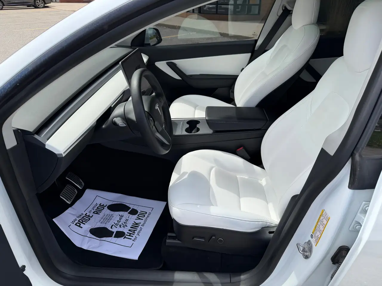 Tesla Model Y fotografie Tesla Model Y