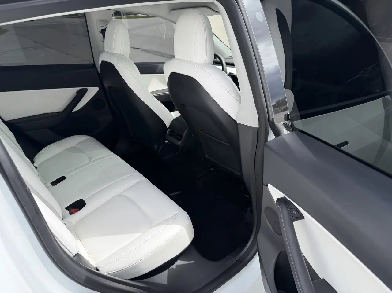 Tesla Model Y fotografie Tesla Model Y