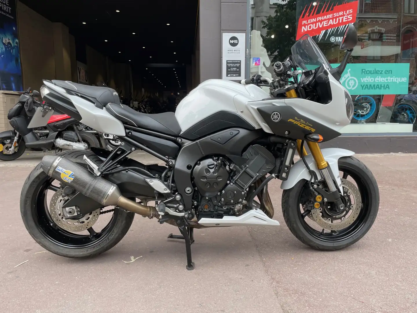 Yamaha FZ 8 Alb - 1