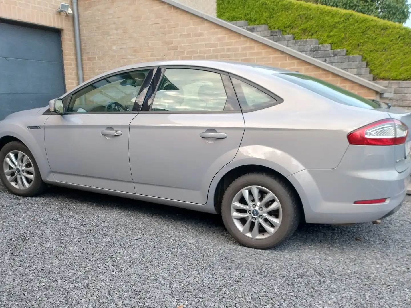 Ford Mondeo Mondeo 1.8 TDCi Trend Gris - 2