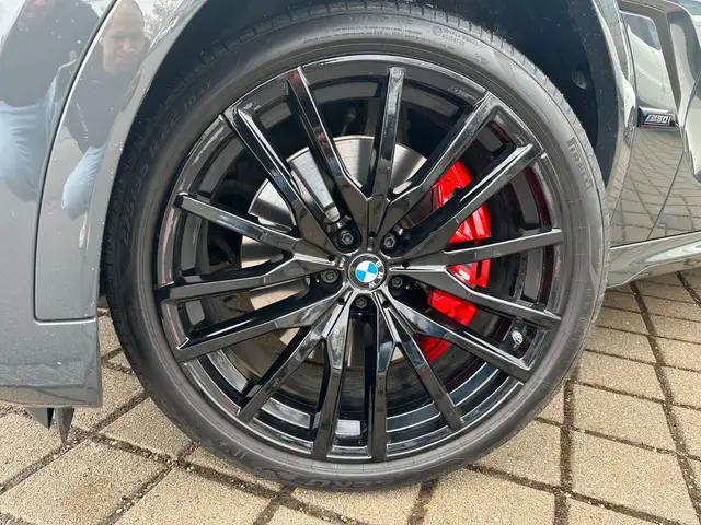 BMW X6 view 3