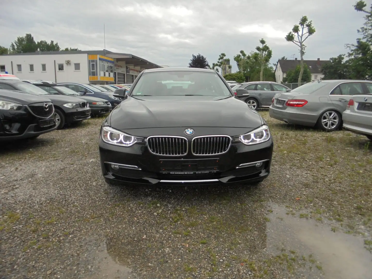 BMW 320 d Touring Aut. Luxury ~ Navi ~ Leder ~ Xenon Schwarz - 2