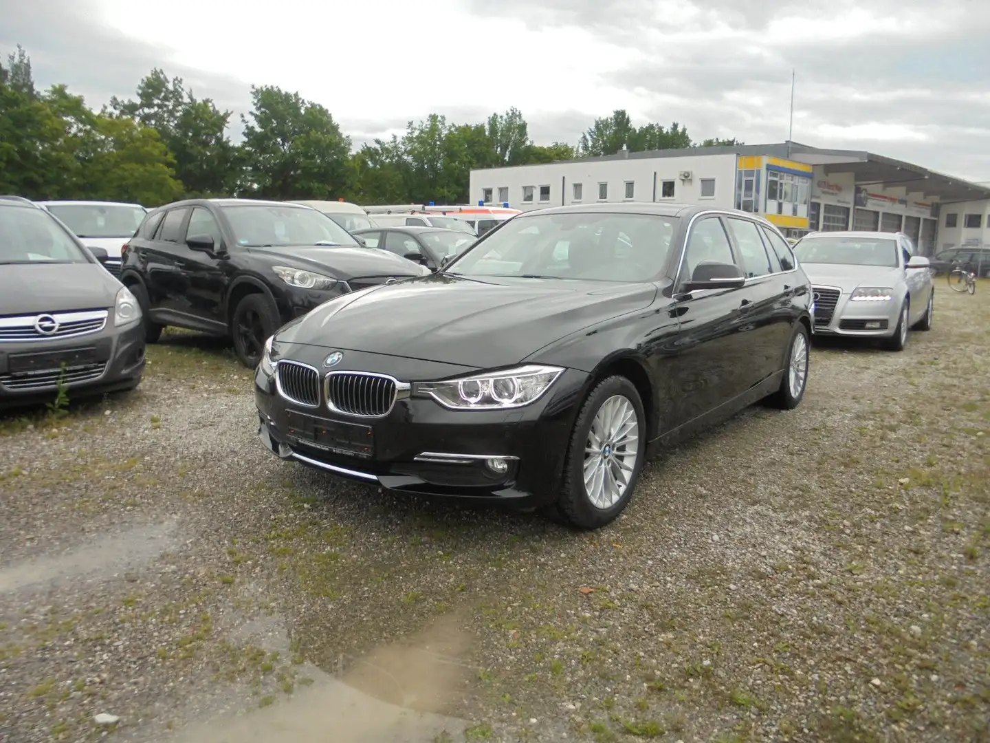 BMW 320 d Touring Aut. Luxury ~ Navi ~ Leder ~ Xenon Schwarz - 1