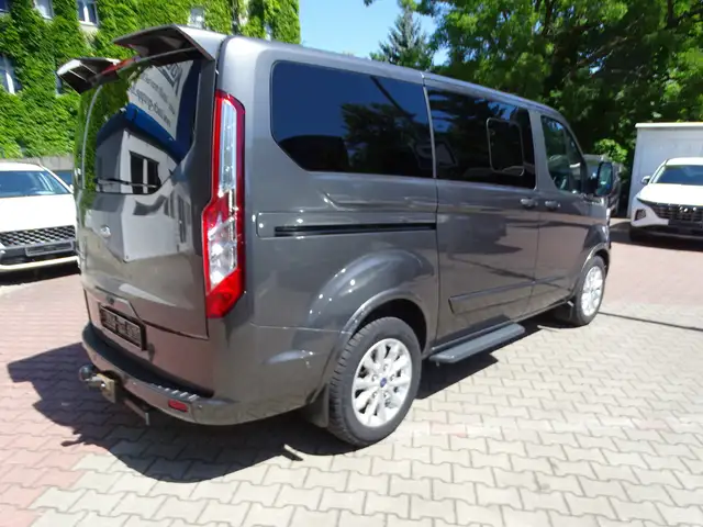 Ford Tourneo Custom view 5