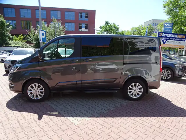Ford Tourneo Custom view 3