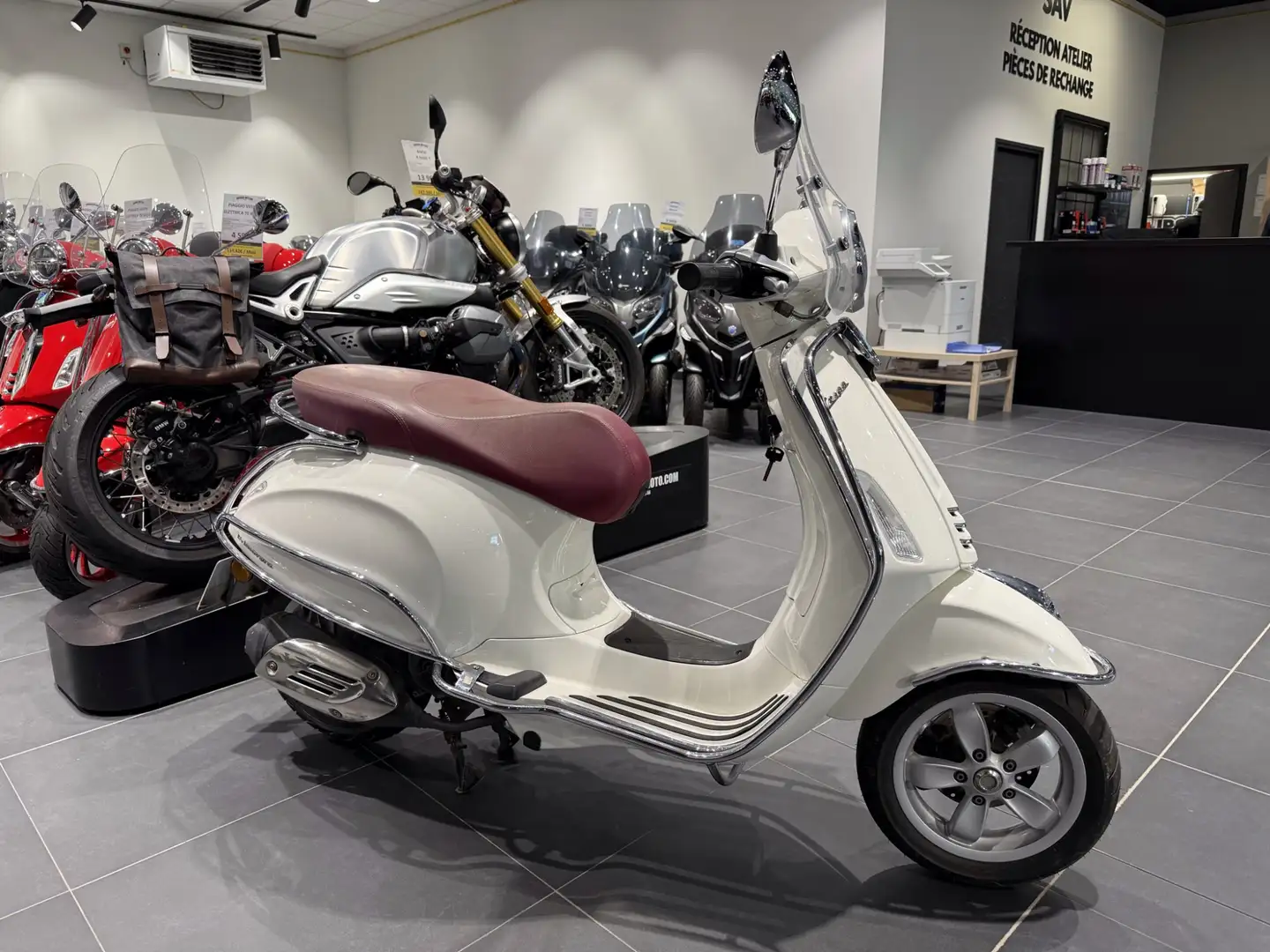 Vespa Primavera 50 Bianco - 2