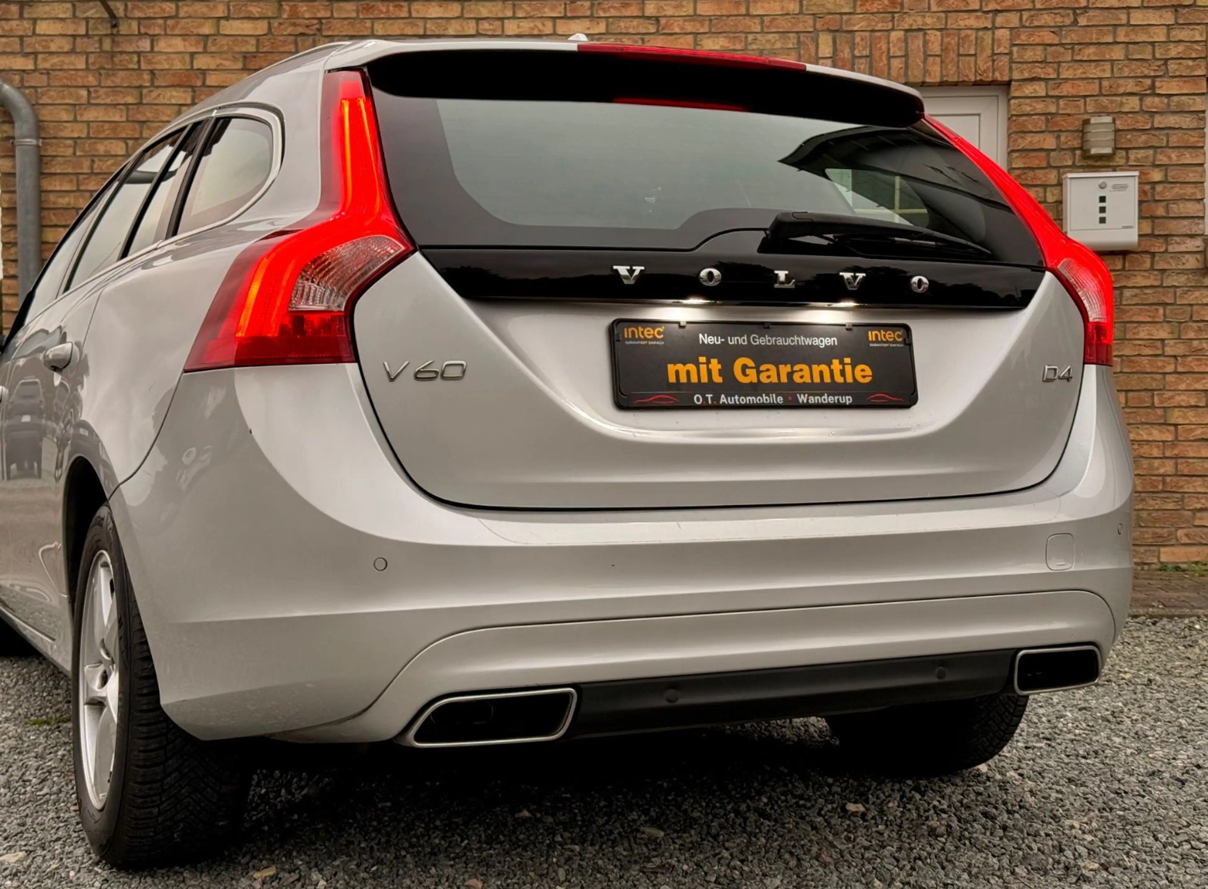 Volvo V60 Kombi Geartronic D4 Summum |LED|ACC|Leder — photo 12