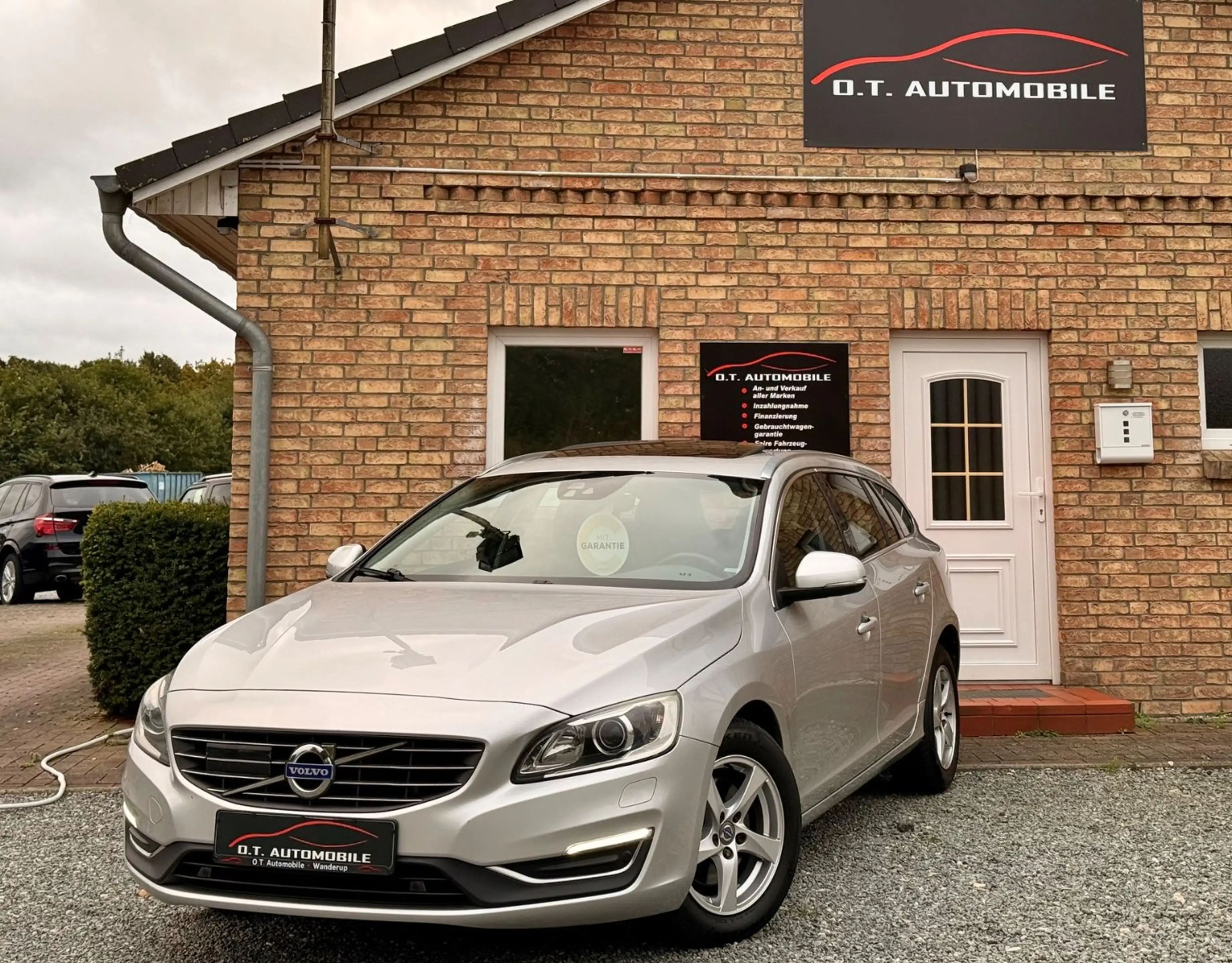 Volvo V60 Kombi Geartronic D4 Summum |LED|ACC|Leder