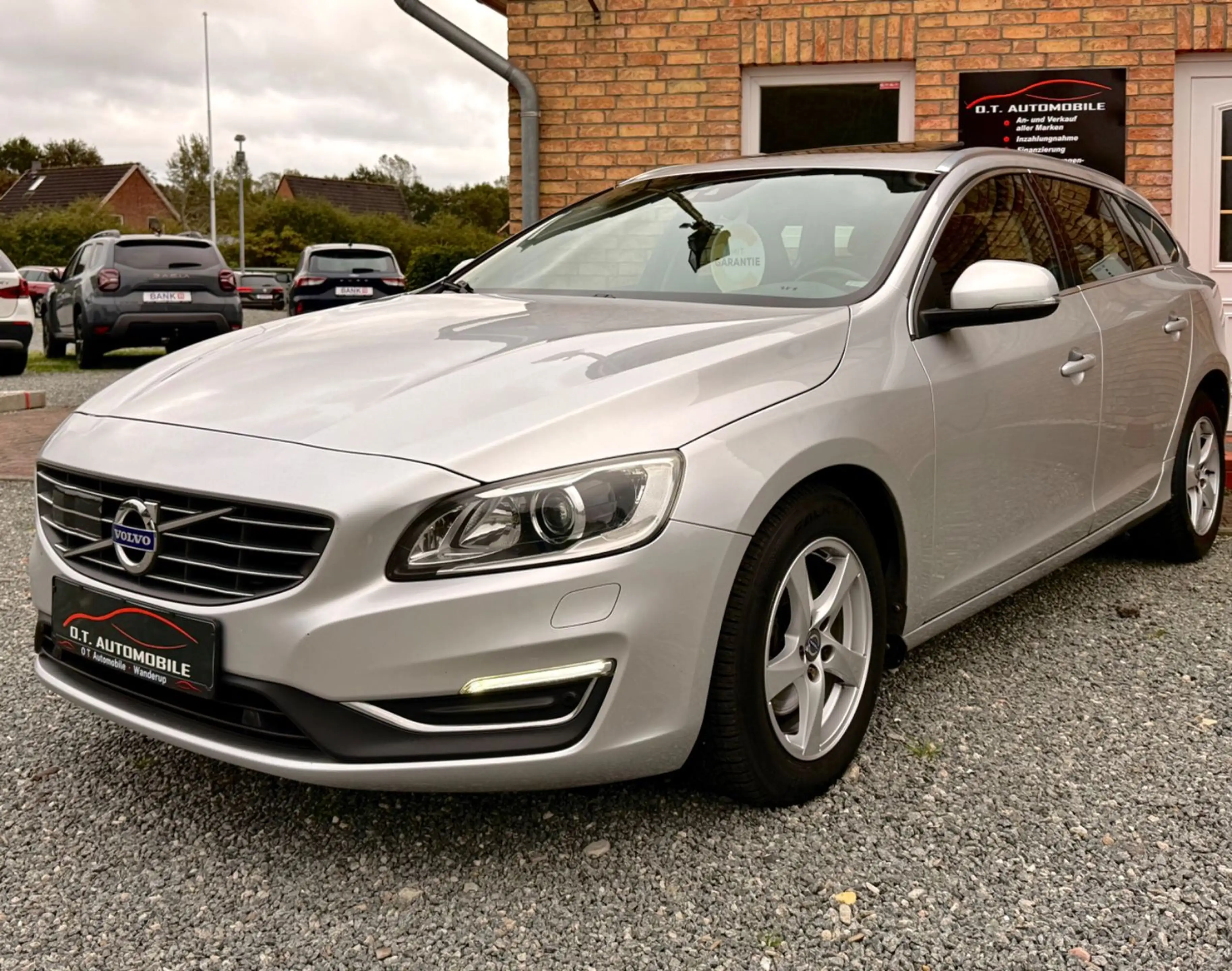 Volvo V60 Kombi Geartronic D4 Summum |LED|ACC|Leder — photo 2