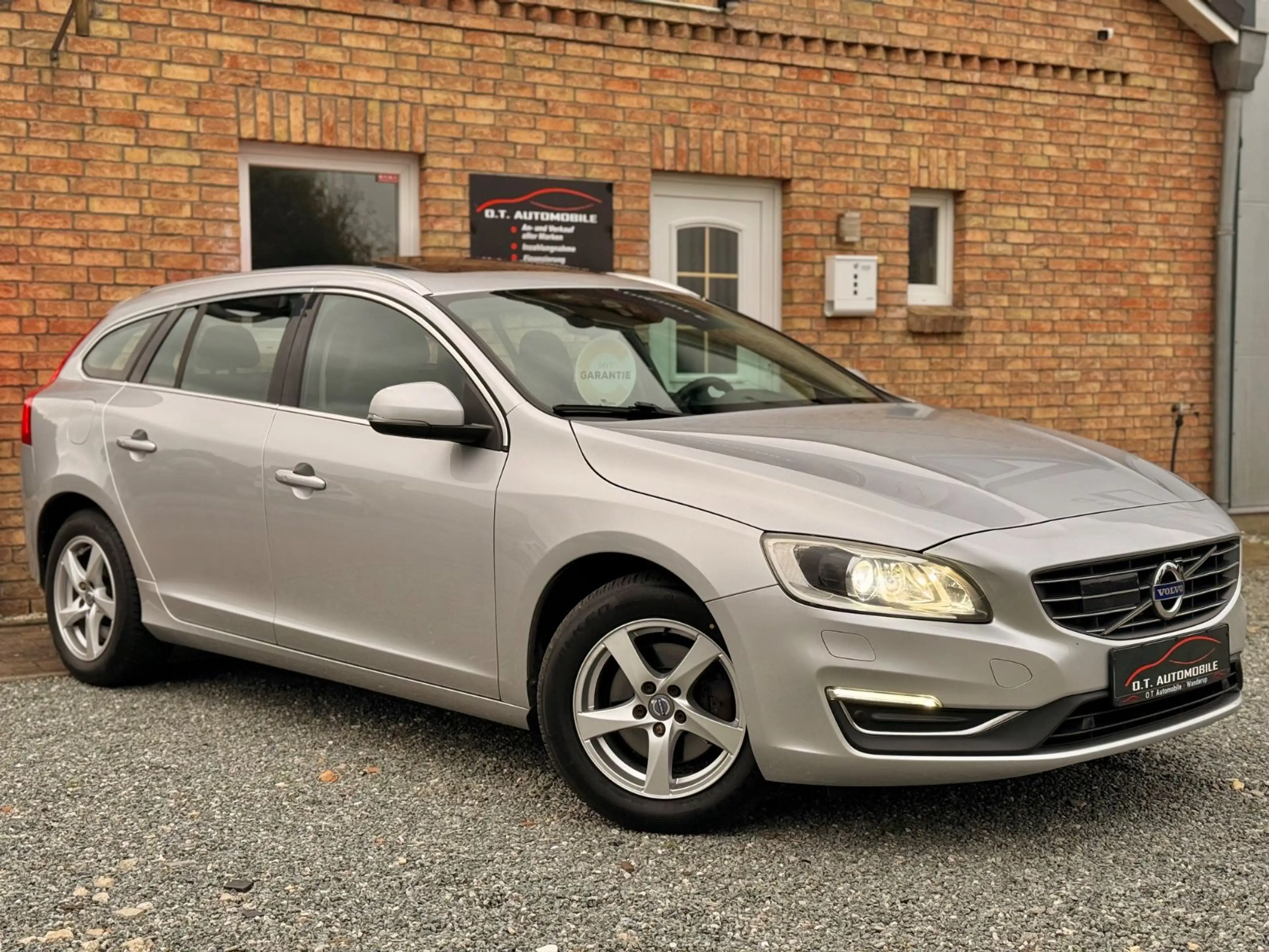 Volvo V60 Kombi Geartronic D4 Summum |LED|ACC|Leder — photo 5