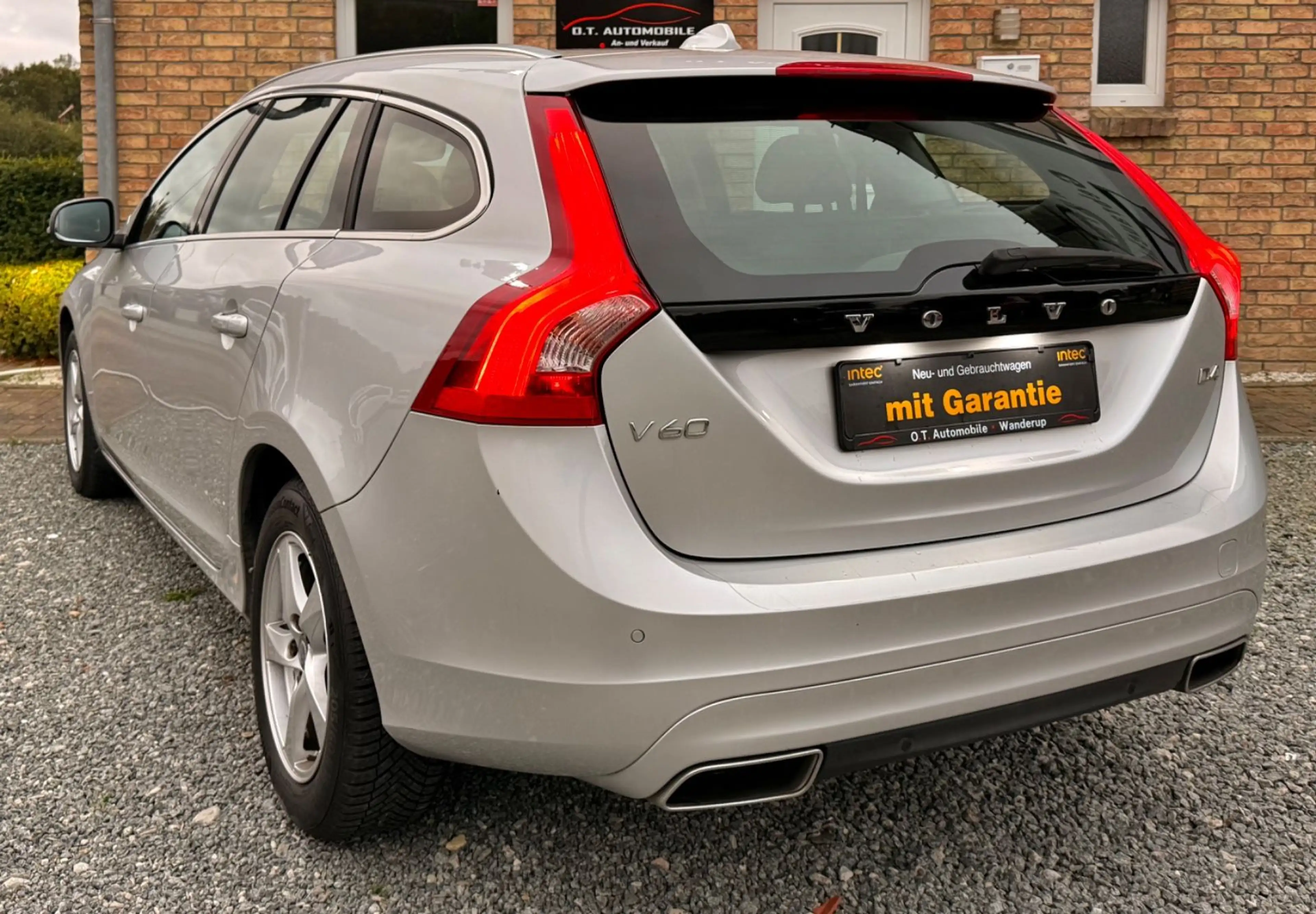 Volvo V60 Kombi Geartronic D4 Summum |LED|ACC|Leder — photo 10