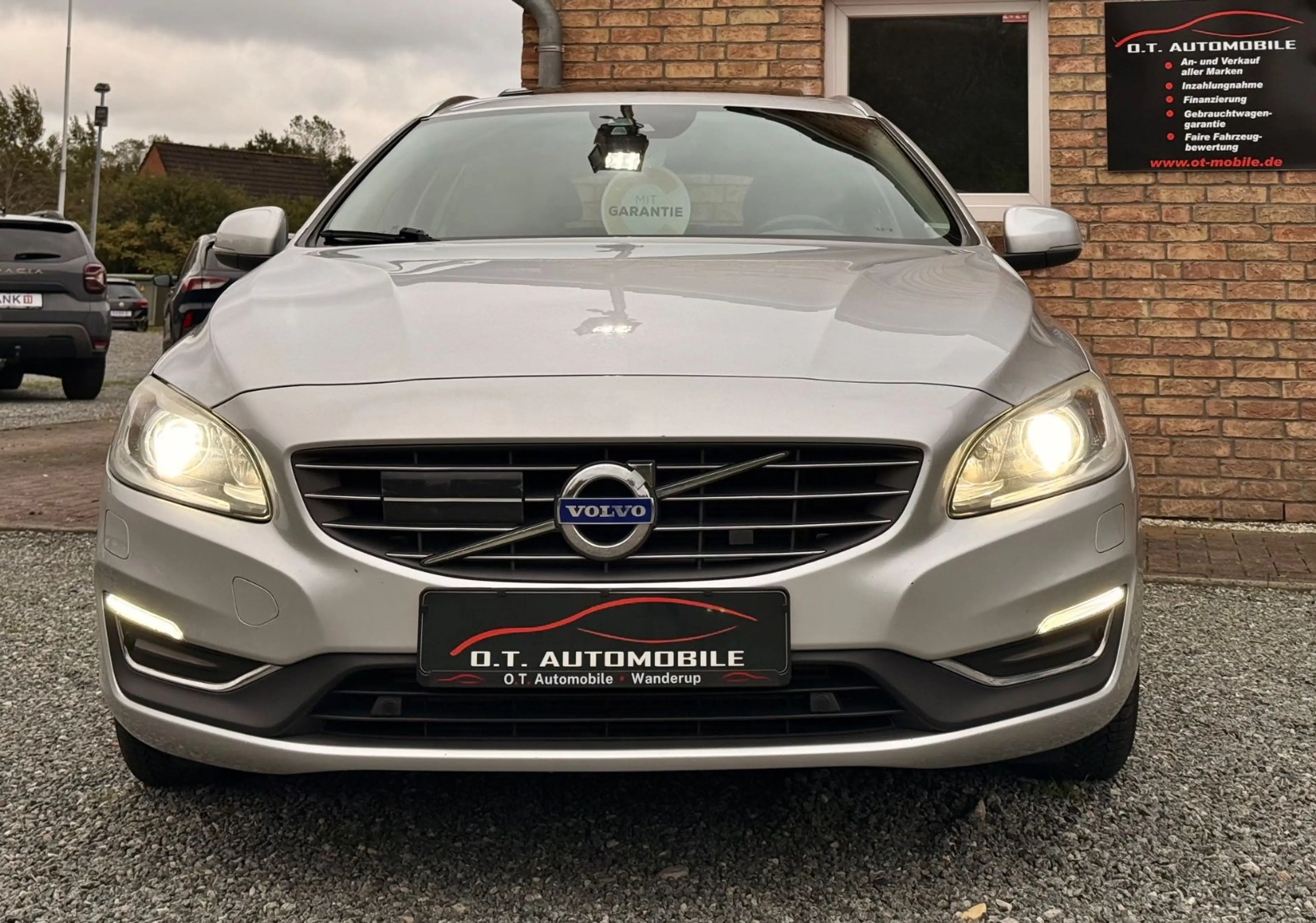 Volvo V60 Kombi Geartronic D4 Summum |LED|ACC|Leder — photo 7