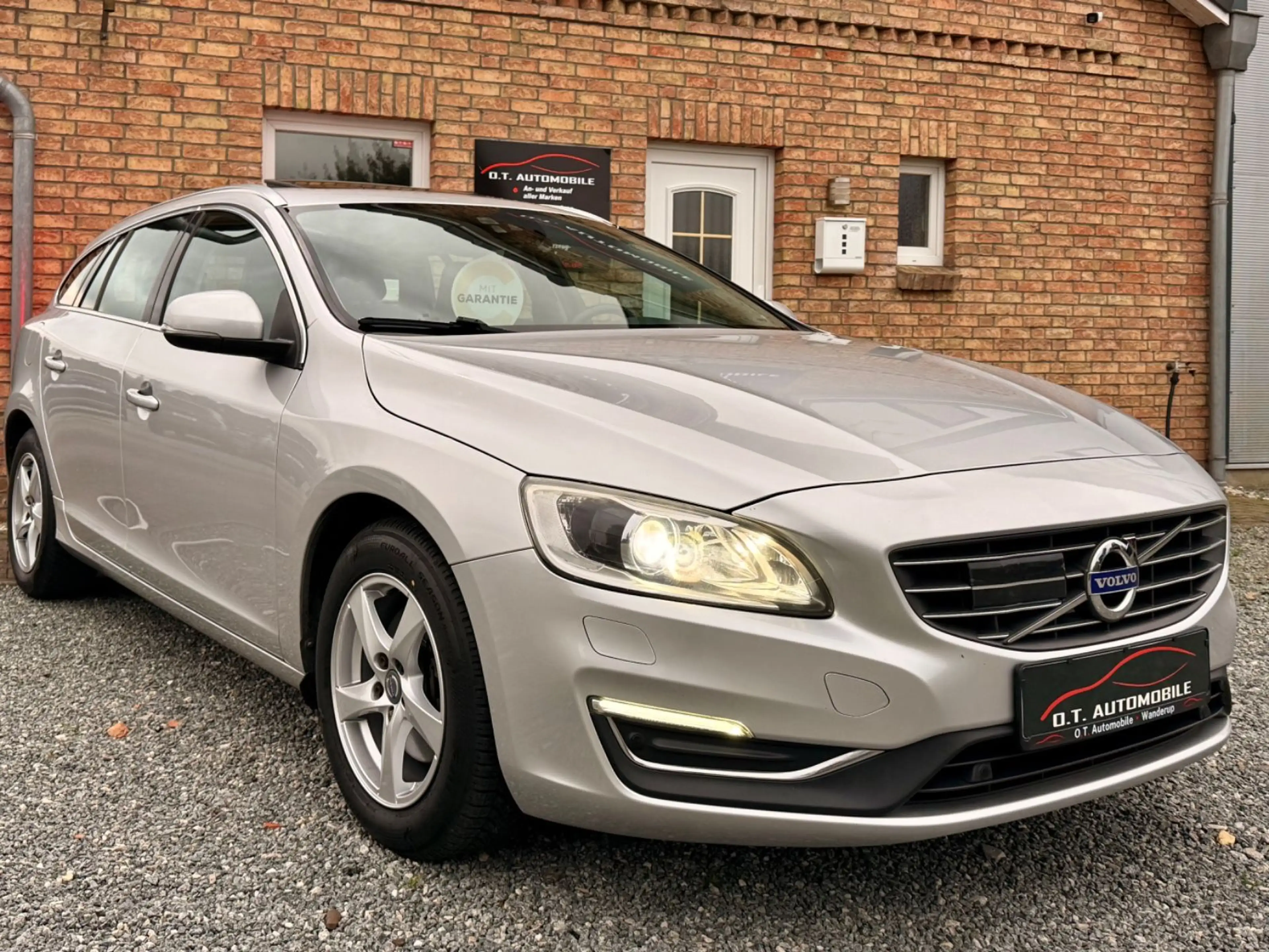 Volvo V60 Kombi Geartronic D4 Summum |LED|ACC|Leder — photo 6