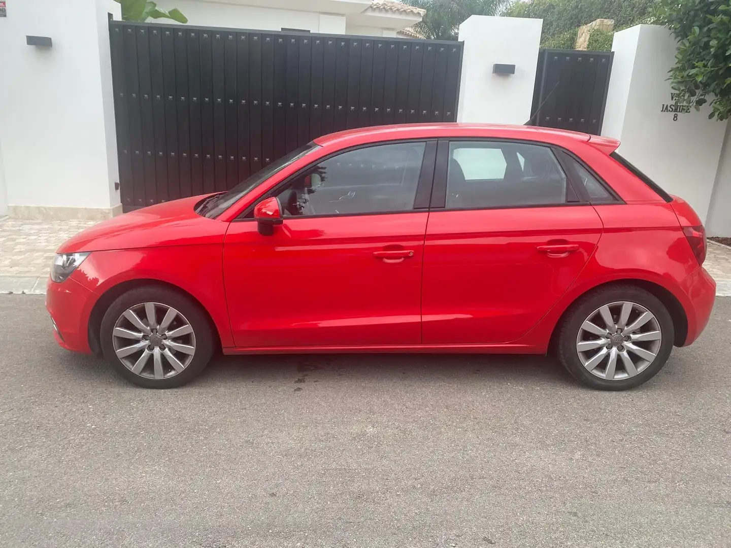 Audi A1 Sportback 1.6TDI Adrenalin S-Tronic - 2