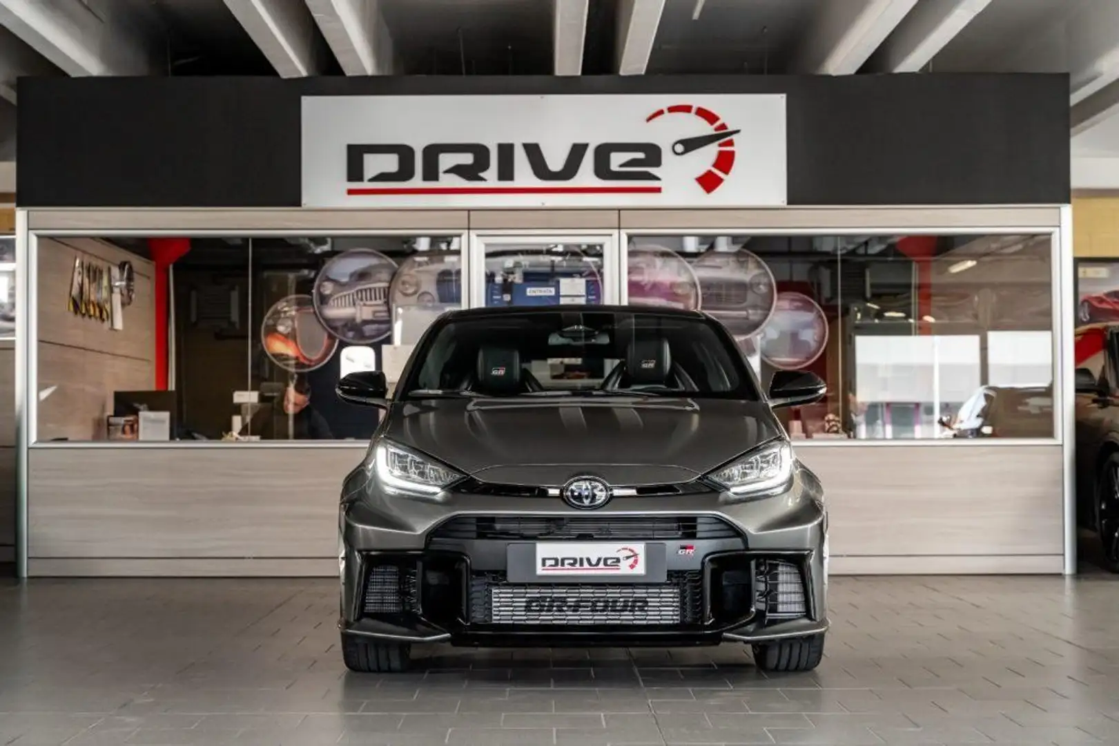 Toyota Yaris 1.6 Turbo 3 porte GR Yaris Performance DAT Grigio - 2