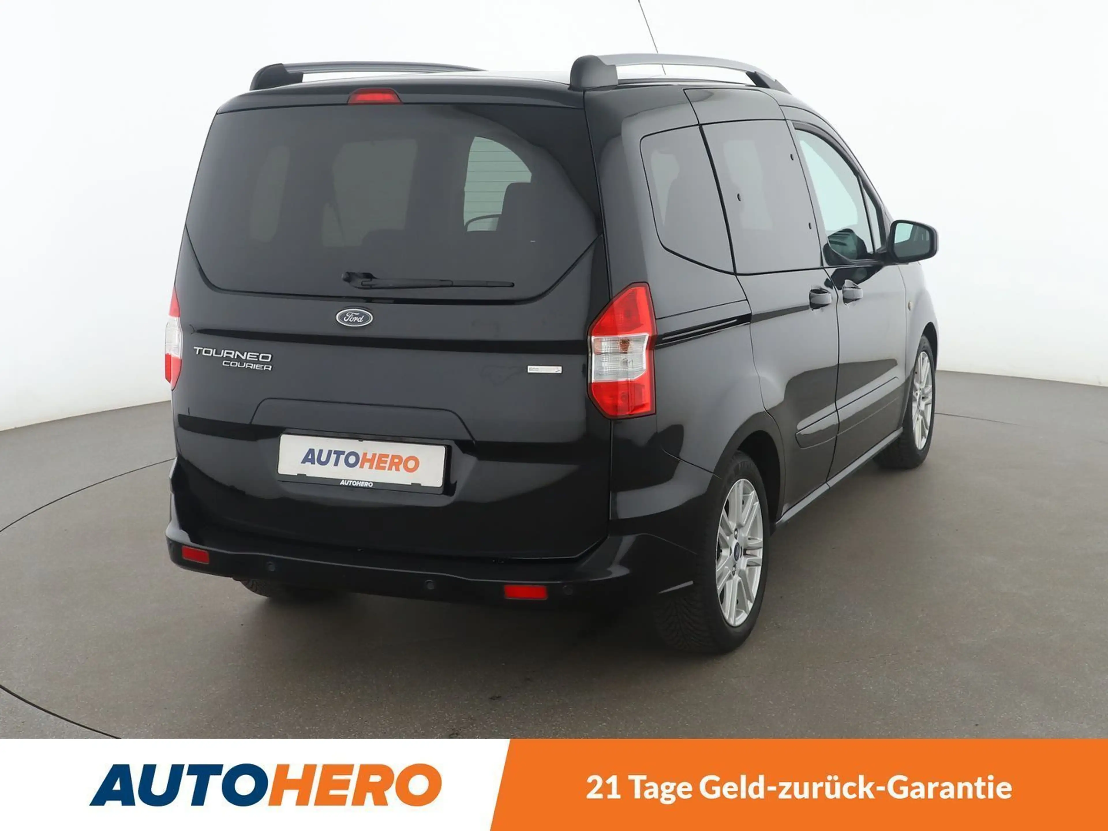 Ford Tourneo 1.0 EcoBoost Titanium — photo 6