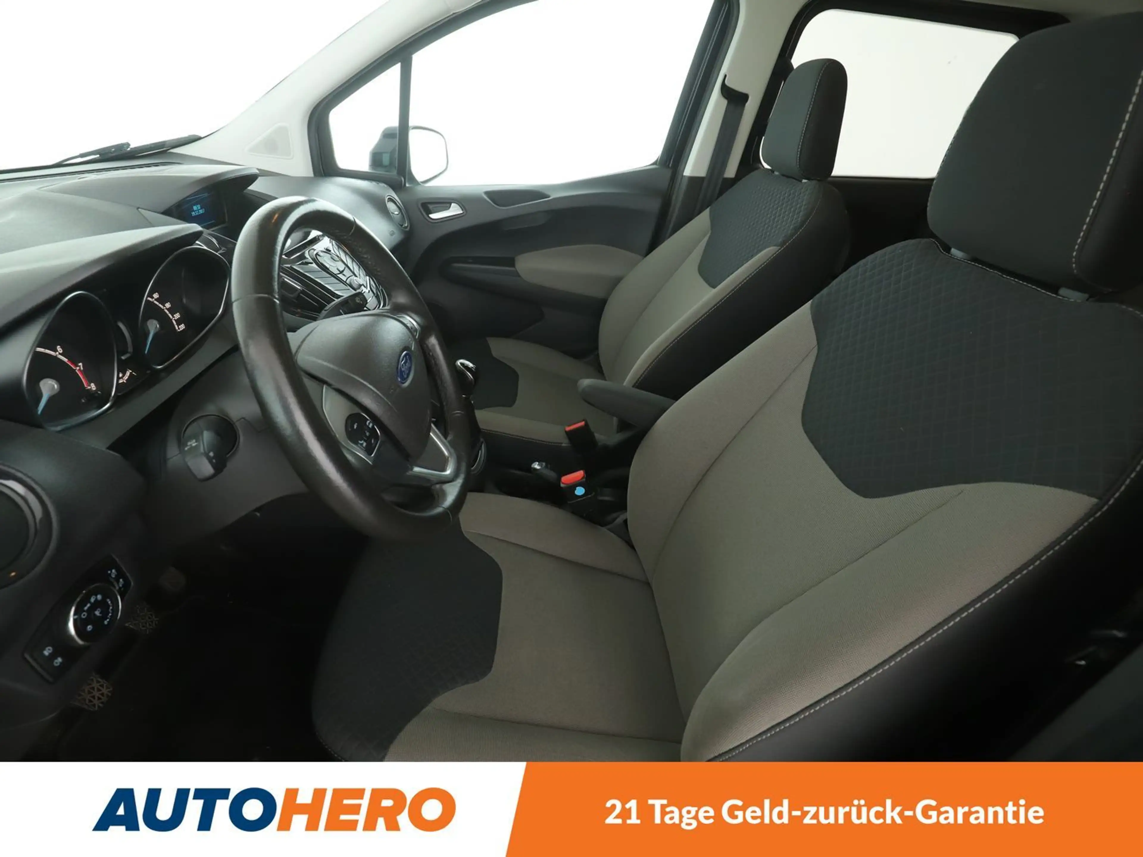 Ford Tourneo 1.0 EcoBoost Titanium — photo 10