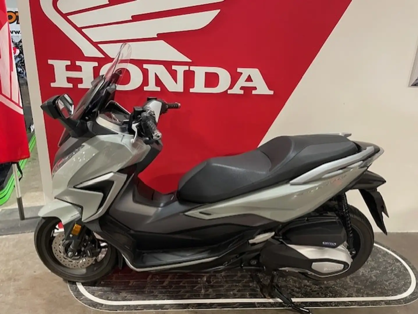Honda Forza 350 Gri - 1