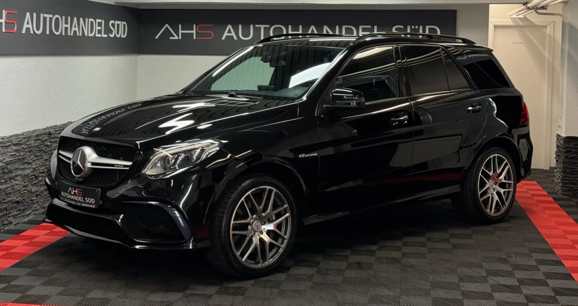 Mercedes-Benz GLE 63 AMG 4M*S.CLOSE*360°HK*S.ABGAS*AHK* Чорний - 1