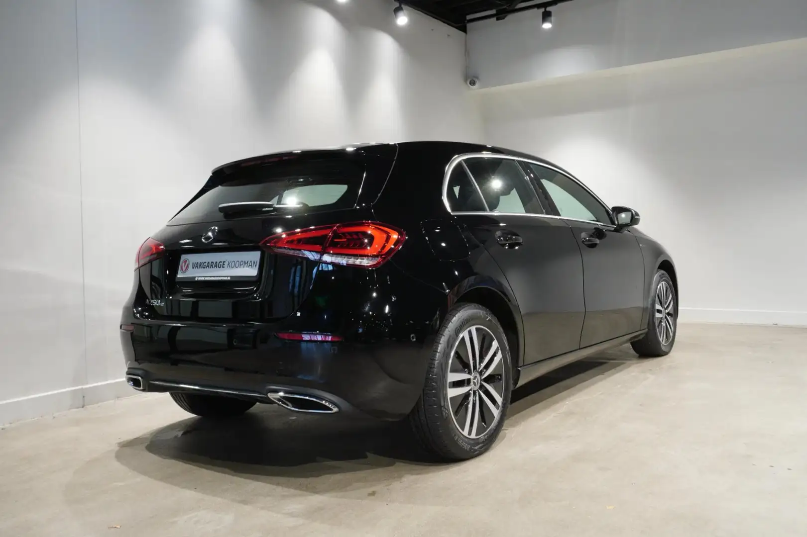 Mercedes-Benz A 250 e Business Solution Luxury Stoelverwarming|Carplay Zwart - 2