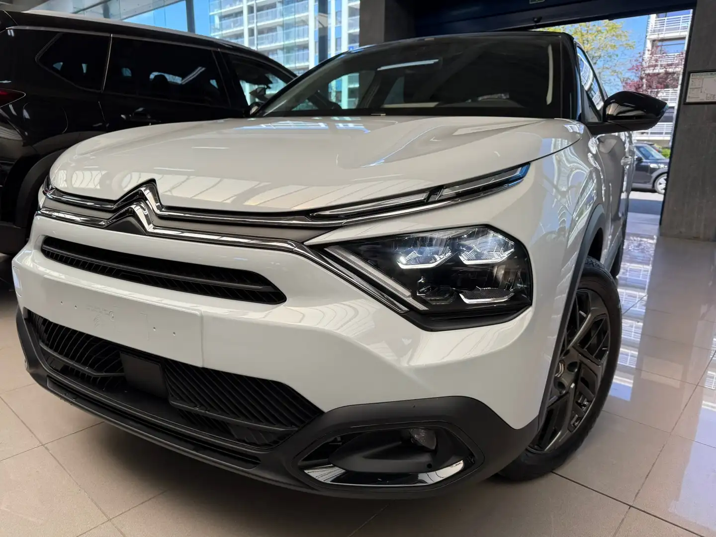 Citroen C4 1.2i 131PK EAT8 PLUS + CAMERA/VERW.ZETELS/CARPLAY Blanc - 1